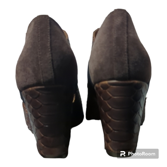 Donald Pliner Lizzy Snakeskin Leather Brown Wedge Sandal - Picture 9 of 12